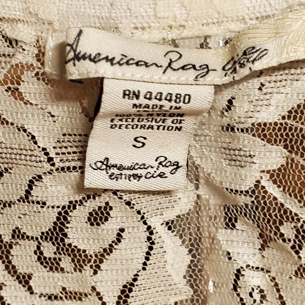 Beautiful Vintage-Look Lace Top - Picture 2 of 6